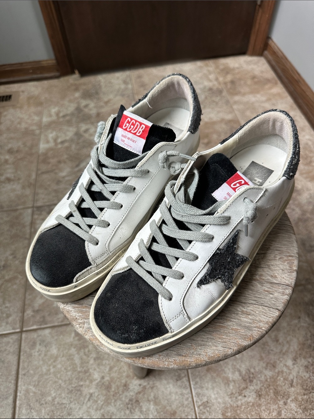 Golden Goose Low-Top platform Sneakers in White and Black with Star Accent